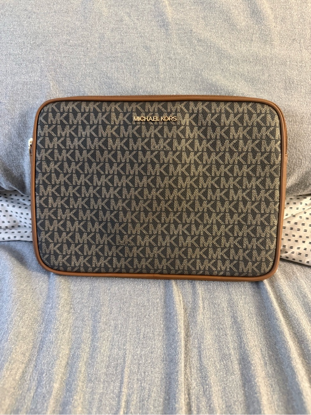 Michael Kors MK Logo up to 11in Pad Sleeve in Brown and Black